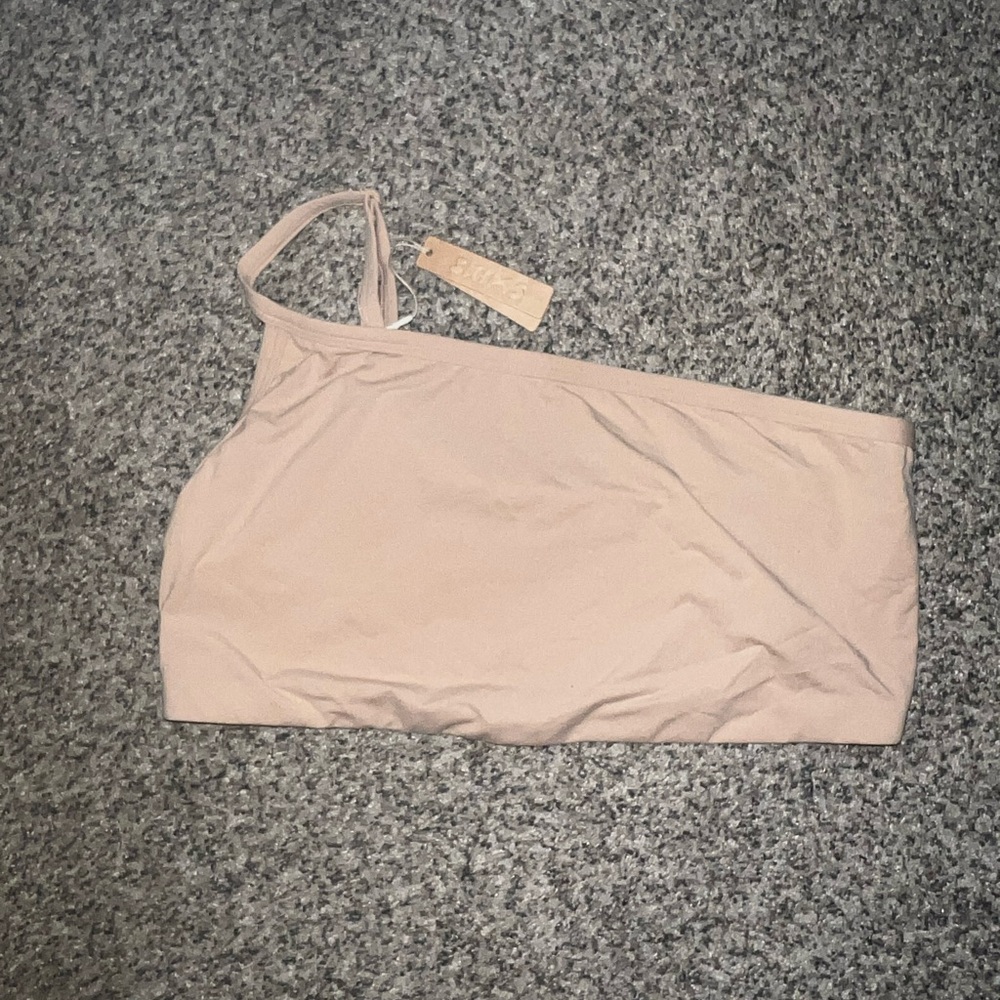 Skims One-Shoulder Nude Top